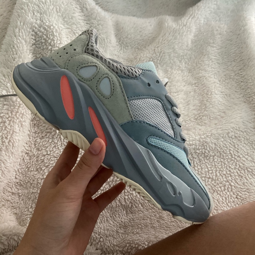 yeezy boost 700